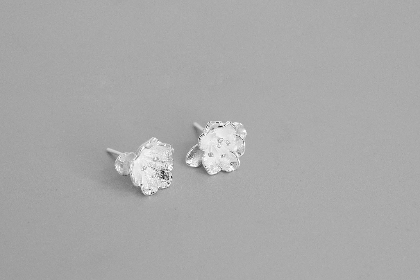 Begonia Flower Charm Earring-Sterling Silver Blossom Flower Stud Earring-Small Flower-Floral Jewelry-Bridesmaid gifts-Gift for women cindysilverstudio