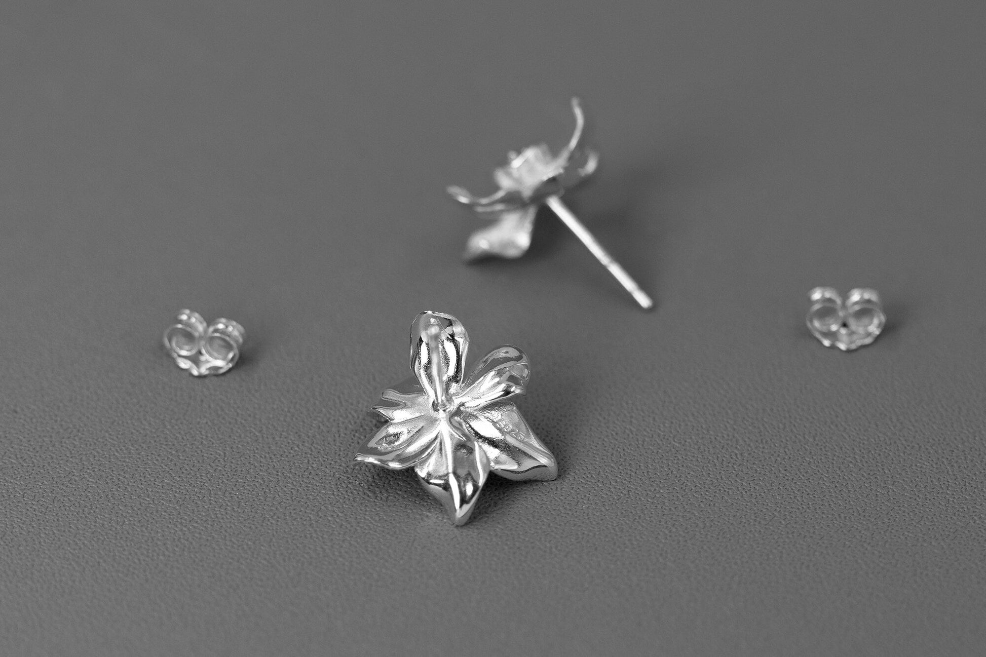 Narcissus Flower Charm Earring-Sterling Silver Narcissus Flower Stud Earring-Spring Flower-Dainty Floral Jewelry-Mother's Day Gift cindysilverstudio