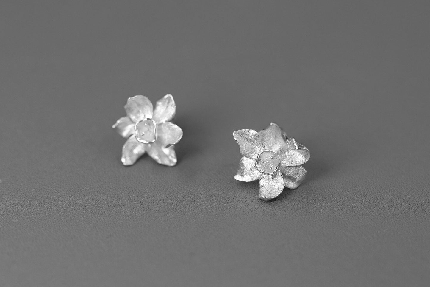 Narcissus Flower Charm Earring-Sterling Silver Narcissus Flower Stud Earring-Spring Flower-Dainty Floral Jewelry-Mother's Day Gift cindysilverstudio