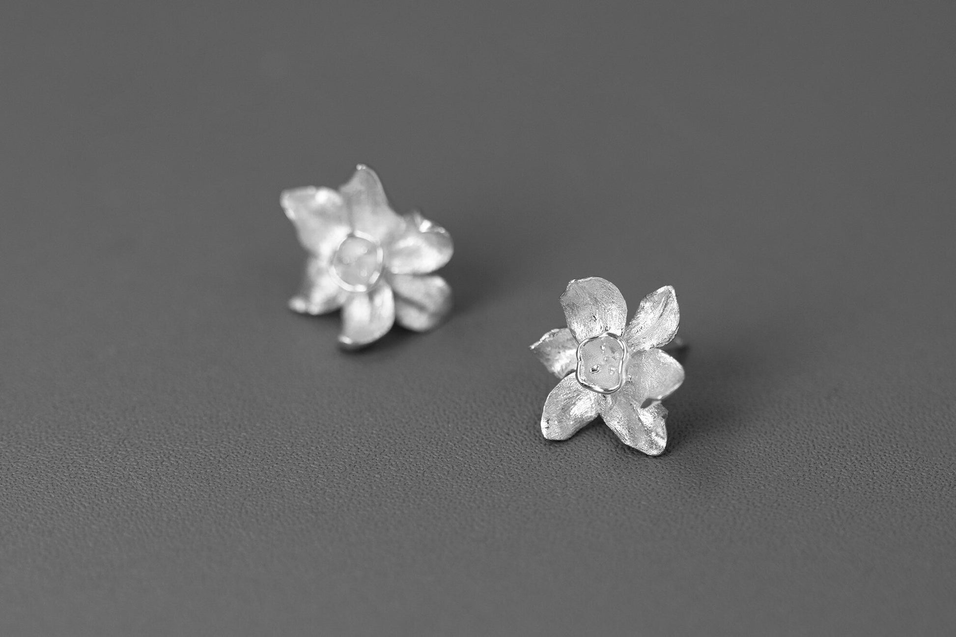 Narcissus Flower Charm Earring-Sterling Silver Narcissus Flower Stud Earring-Spring Flower-Dainty Floral Jewelry-Mother's Day Gift cindysilverstudio