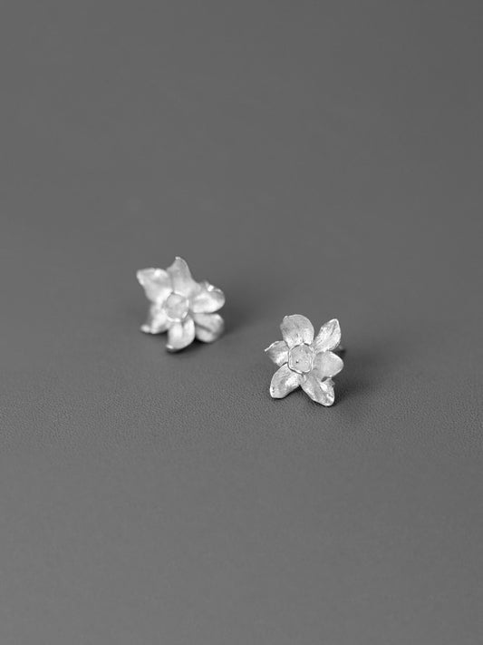 Narcissus Flower Charm Earring-Sterling Silver Narcissus Flower Stud Earring-Spring Flower-Dainty Floral Jewelry-Mother's Day Gift
